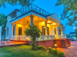 Luxury Villa, hotel a Wātka