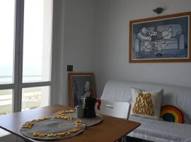 M210 - Marcelli, trilocale con vista mozzafiato, Hotel in Marcelli