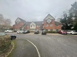 Comfortable 2 Bedroom Apartment in Bracknell
