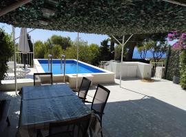 Rest House Stiniva, hotel com piscinas em Pod&scaron;pilje