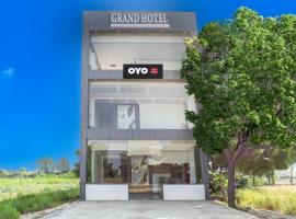 Hotel O GRAND HOTEL, hotel en Jahānābād