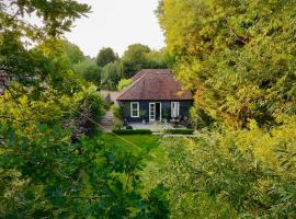 Sissinghurst Stables A comfortable country home in the Garden of England and just one hour from London, hotel v mestu Cranbrook