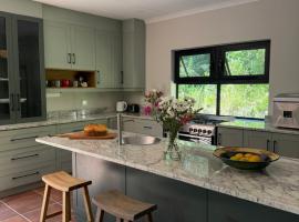 Flufftail Cottage，Seafield的飯店