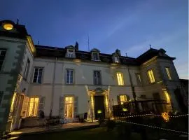 Entire Apartment in an 18th-Century Castle with Private Garden