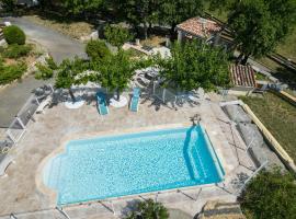 Cottage with River Views, Uzer – hotel w mieście Uzer