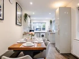 Gloucester 5 Bedroom Cosy Home-Work or Leisure