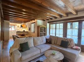 Apartamento Duplex en Arties, hotel em Arties