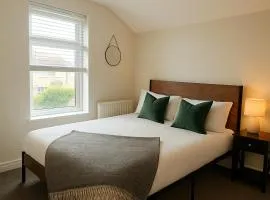 B3 Private Work-Friendly En-Suite Room in Gillingham, Grain Workers