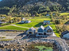 5 Bedroom House at Hakallestranda, hotel a Sandvik