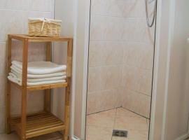 Rácz Fogadó, hotel u gradu Kisoroszi