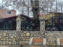 Mavros Studio1