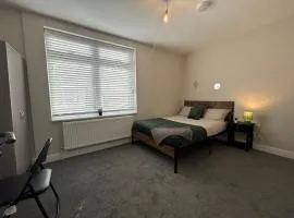 B5 Professional En-Suite Room Workers & NHS Stays Gillingham