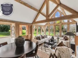 Hiron's Piece and Honeysuckle Cottage - with Hot Tub