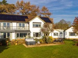 Far Heath House with Hot Tub