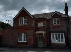 Station House-Hinton Admiral