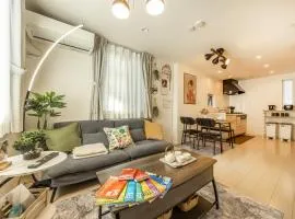 -Sakura Harmony-Shinjuku New Open, Ukiyo-e Art Villa, Shinjuku 13 min , Station 4 mins Walk, Entire 3BR New Build, Sleeps 8 w babybed, Free Parking, Roppongi & Tsukiji Direct