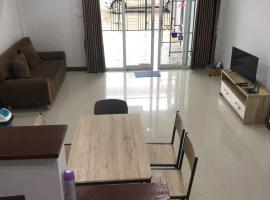 Entire townhouse, 2 bedrooms, 2 bathrooms in Korat city, Hotel in Nakhon Ratchasima
