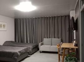 Popular Muang Thong Thani Condo, Building T9, Floor 8, Room 13, hotel em Pak Kret