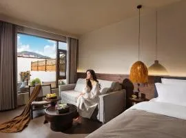 Shangri-La Homestay Designer B&B (Dukezong Ancient City)