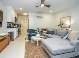 1BR Sanibel Condo Near Beach Colony Inn 07