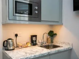 StayCoastal Linden Hotel King Deluxe Suite 2