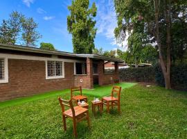 NgareSero Haven - Eco 3BR Home with Garden and Farm, Hotel in Usa River