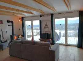 Házikó a Domboldalon