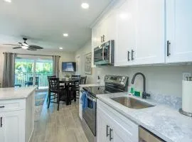 Island Living 1BR Steps to Gulf Colony Inn 55