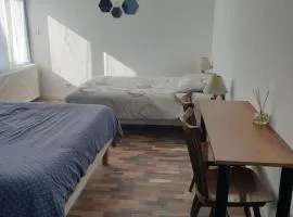 Chambre spacieuse pour 4 personnes avec WC et douche