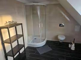 Schöne Vollausgestattete Monteurs- Gästewohnung in der Gartenstadt Leuna und nähe Geiseltalsee 2408, hotel i Leuna