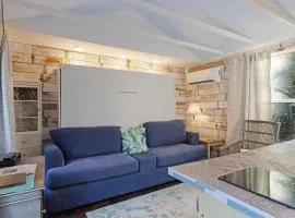 Tiny studio mins from Kemah, NASA & Galveston