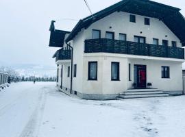 Petrova में, होटल Casa Pop