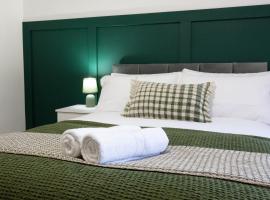 Luxury 4 Bedroom House in Wolverhampton Centre, hotel u gradu Volverhempton