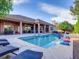 Pool Table, Putting Green Luxury Oasis in Mesa, отель в Месе