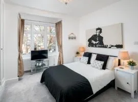 Bedroom 1, private bathroom, parking