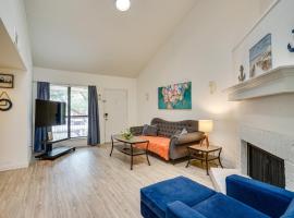 Whole 1 Bedroom Apt w Swimming Pool Condo 2 Mi to White Rock Lake!, hótel í Dallas
