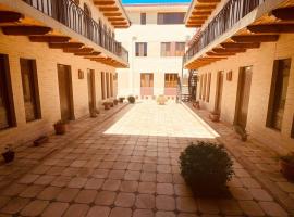 Ayub boutique hotel, hotel em Muruntau