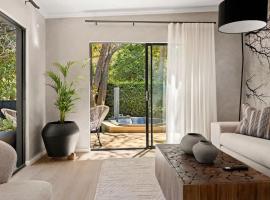 The Alphen Treehouse - Garden Retreat with Kolkol, hotell Kaplinnas