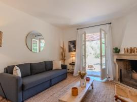Maison avec jardin proche plages & village, Hotel in Gassin