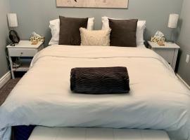 Peaceful Bay Getaway Entire Private Suite -1 bedroom, 3 beds, Hotel in Winnipeg
