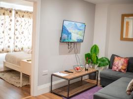 New Reno l Bright l Heart of the City l SelfCheckin, hotel i Hatfield