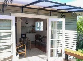 The Alchemist Retreat, Private Studio in Carterton