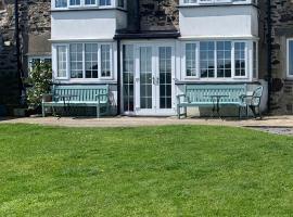 The Bryn Abersoch, lovely garden, sea view, hotel i Abersoch