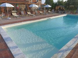 Villa Signana 20 people with pool by TuscanNest, hotel i Marciano