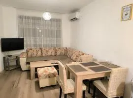 Suit Home Аpartment - free street parking & Self Check - in, two bedrooms