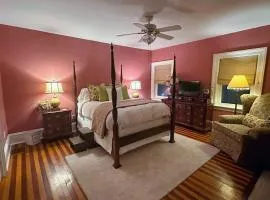 Merriam Family Suite - The Belvedere Inn