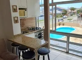 Apartamento com piscina, apenas 200 metros do mar