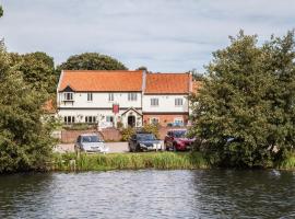 Wayford Bridge Inn Hotel: Stalham şehrinde bir kır evi