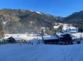 Natursport Heutal Appartements Ski-in & Ski-out, hotel em Unken