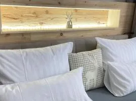 Villa Schlossblick II - Exklusive Ferienwohnungen mit Zirbenholz, Parkplatz, Smart-TV, WLAN